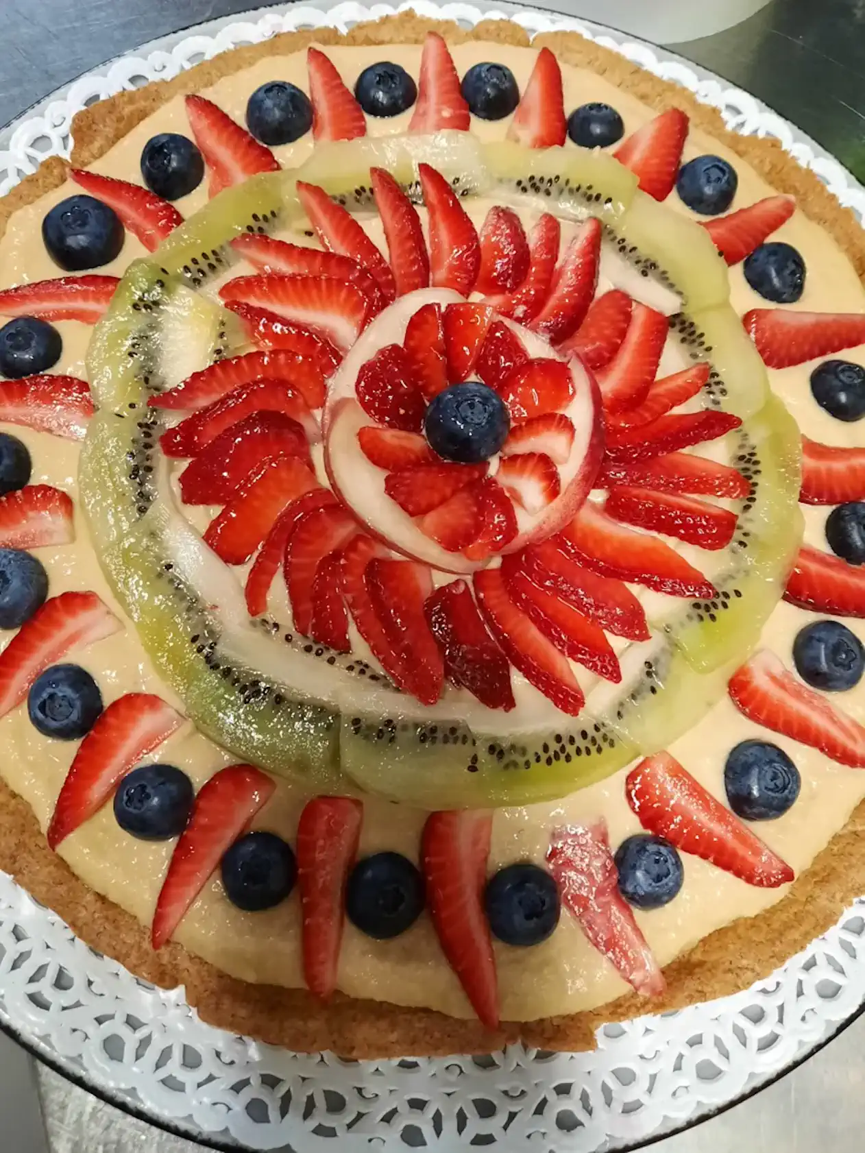 Crostata artigianale con frutta fresca Crostata artigianale con frutta fresca